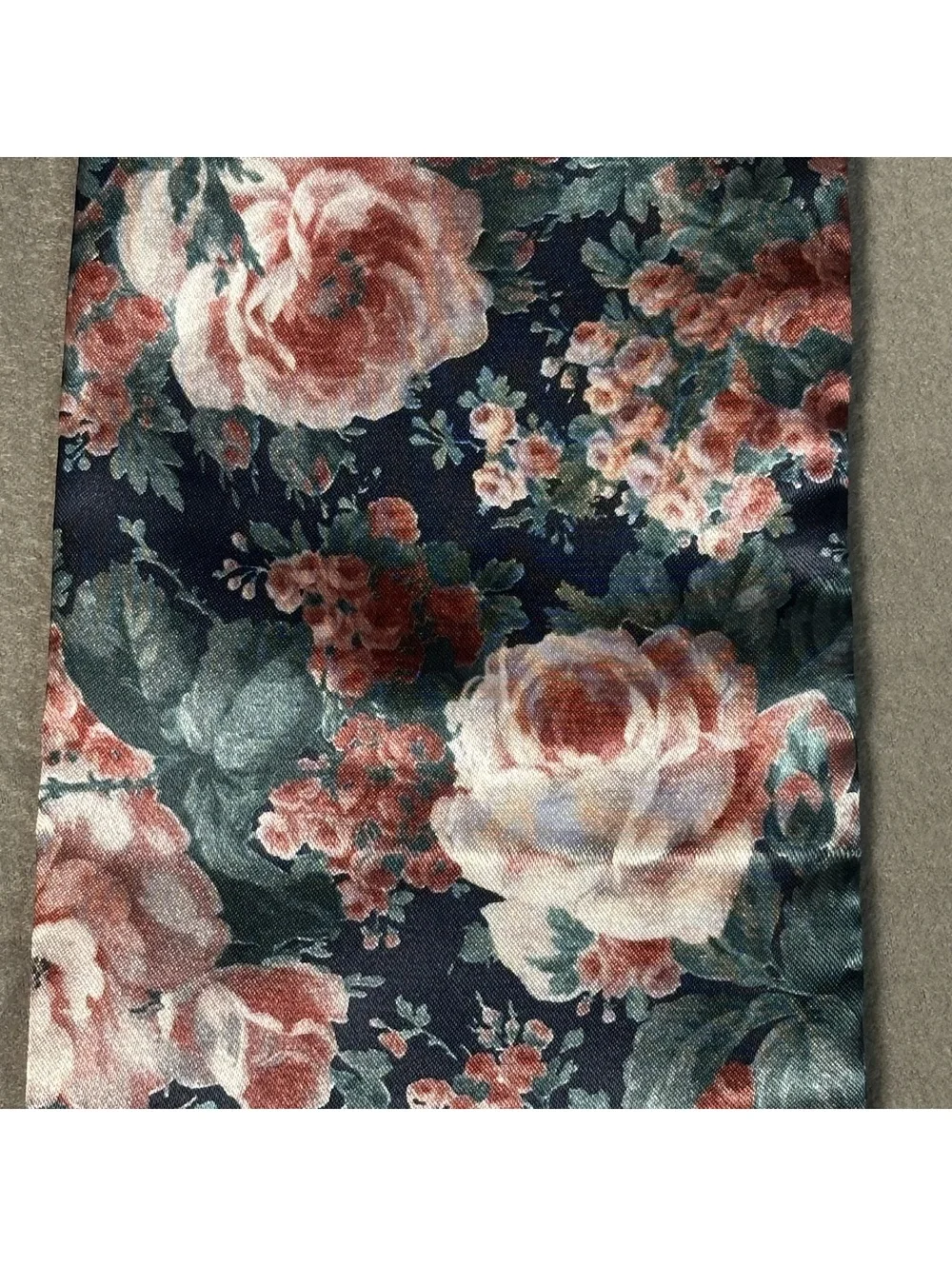 Vintage Floral Pattern Cravat/Ascot Scarf